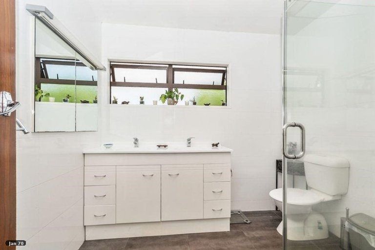 Photo of property in 106 Te Atatu Road, Te Atatu South, Auckland, 0610