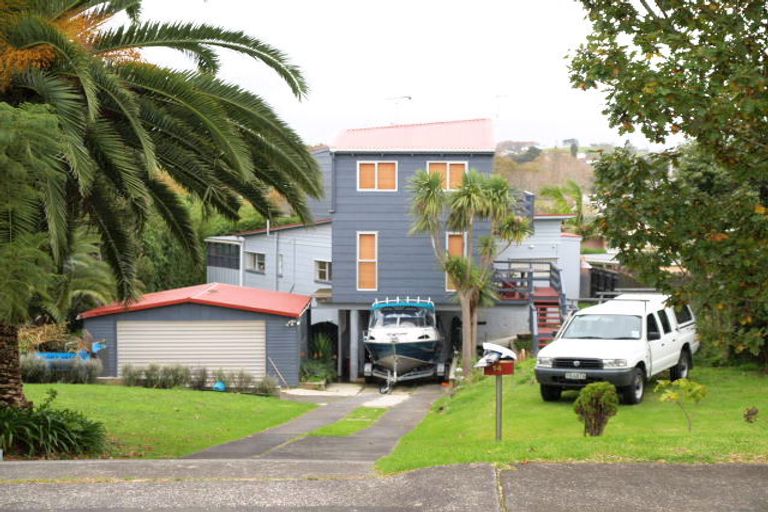 Photo of property in 14 Coates Road, Cockle Bay, Auckland, 2014