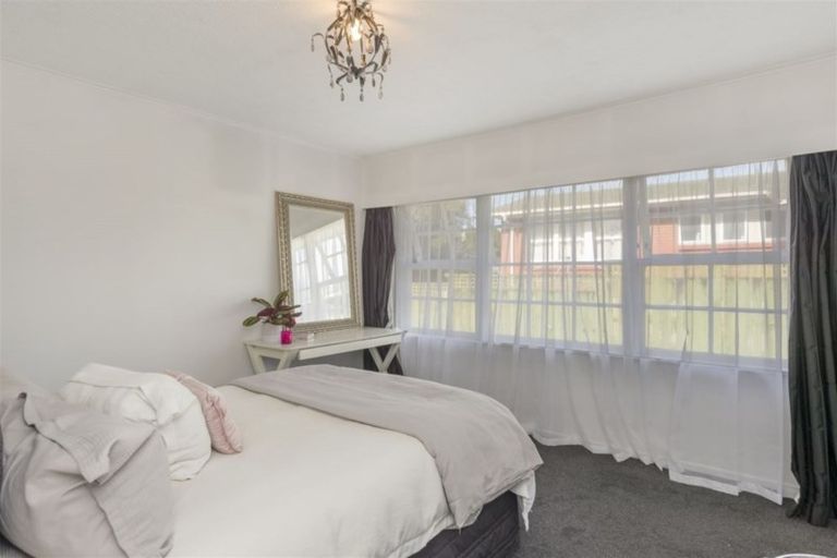 Photo of property in 6 Burwood Place, Silverdale, Hamilton, 3216