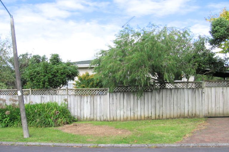 Photo of property in 2/6 Levaut Place, Half Moon Bay, Auckland, 2012