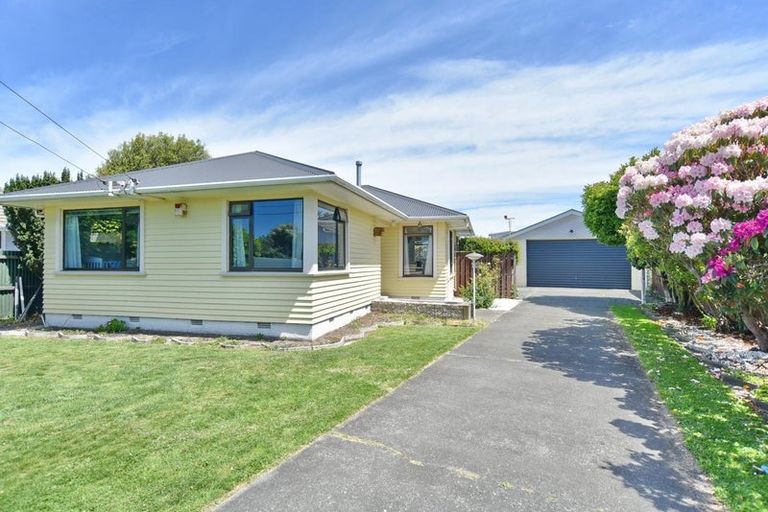 Photo of property in 15 Emlyn Place, Avondale, Christchurch, 8061