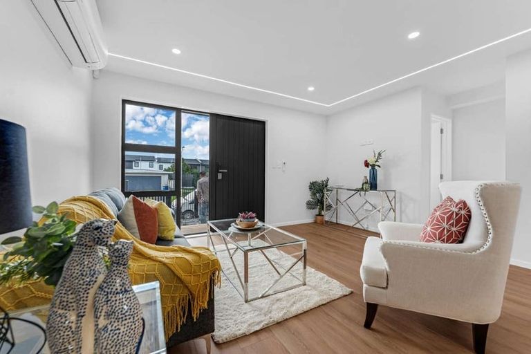 Photo of property in 3/1 Benita Place, Sunnyvale, Auckland, 0612