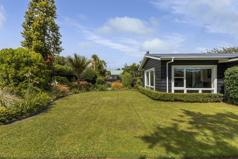 Photo of property in 6 Leybourne Avenue, Waikanae, 5036