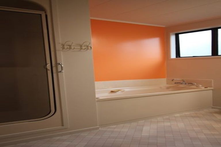 Photo of property in 6/39 Norcross Avenue, Henderson, Auckland, 0612