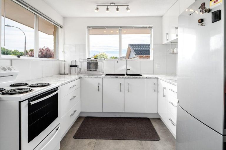 Photo of property in 1/57 Sarabande Avenue, Redwood, Christchurch, 8051