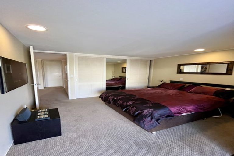 Photo of property in Highwic, 2/32 Hobson Street, Thorndon, Wellington, 6011