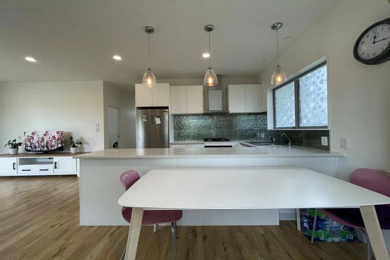 Photo of property in 102 Stanmore Bay Road, Stanmore Bay, Whangaparaoa, 0932