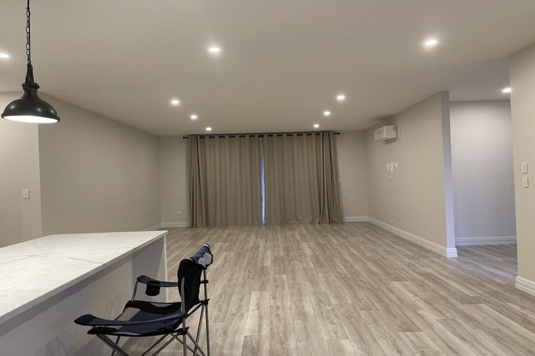 Photo of property in 21 Reserva Crescent, Kumeu, 0810