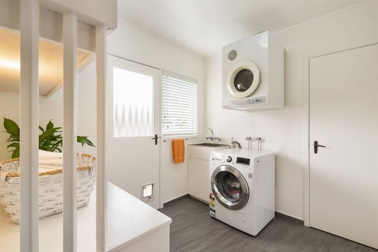 Photo of property in 8 Riviera Place, Hauraki, Auckland, 0622