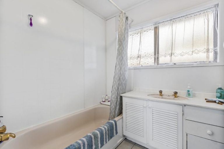 Photo of property in 1/2 Short Street, Papakura, 2110