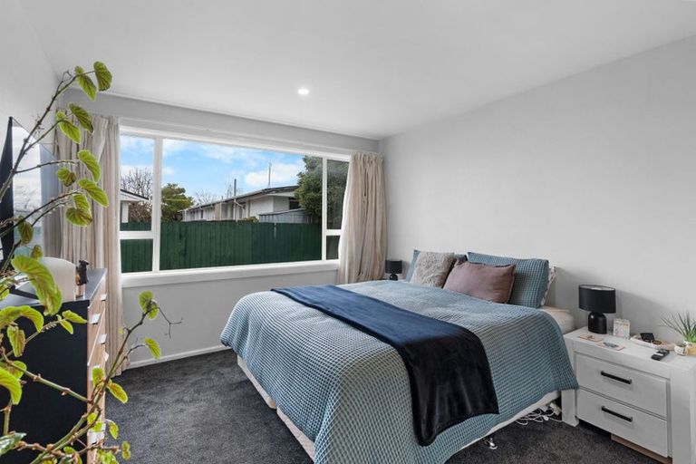 Photo of property in 1/33 Prestons Road, Redwood, Christchurch, 8051