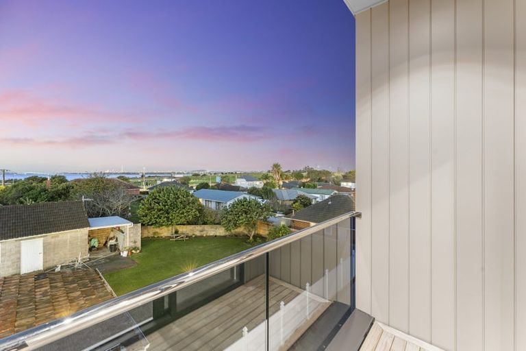 Photo of property in 6/4 Toru Street, Te Atatu Peninsula, Auckland, 0610