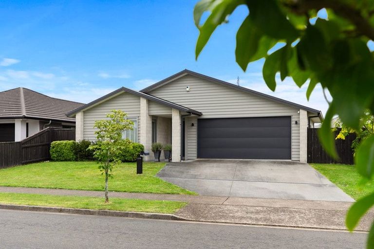 Photo of property in 128 Puhirake Crescent, Pyes Pa, Tauranga, 3112