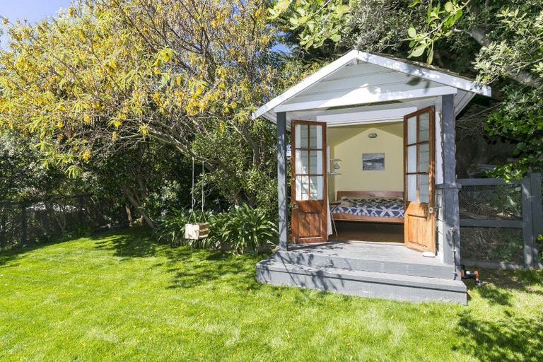 Photo of property in 71 Severn Street, Island Bay, Wellington, 6023