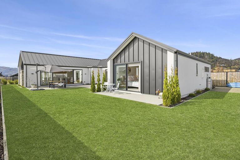 Photo of property in 47 Pounamu Avenue, Albert Town, Wanaka, 9305
