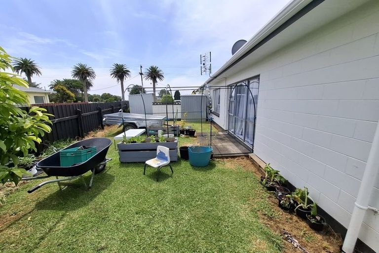 Photo of property in 2/52 Bayly Street, Waitara, 4320