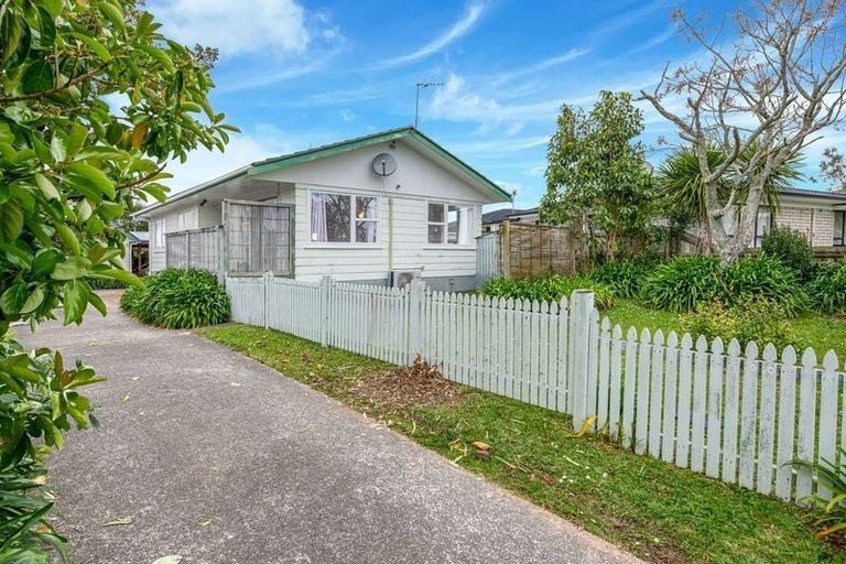 Photo of property in 55 Taioma Crescent, Te Atatu Peninsula, Auckland, 0610