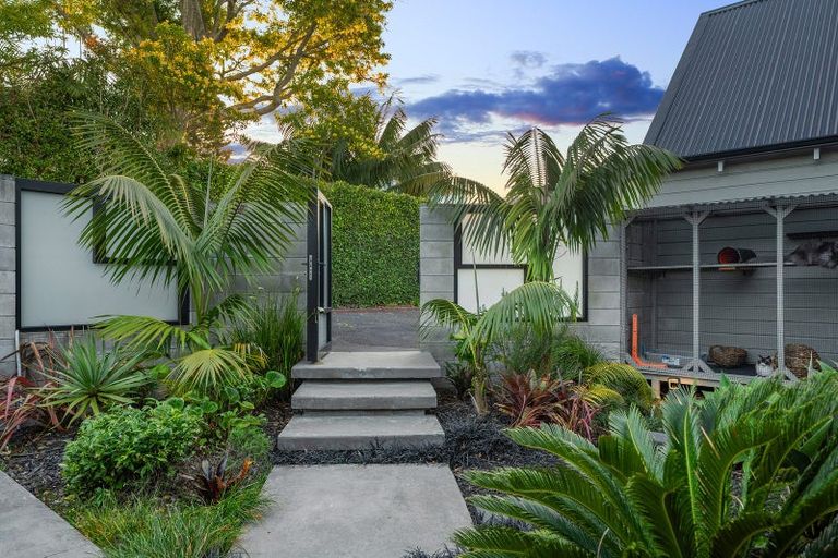 Photo of property in 9 Quebec Road, Milford, Auckland, 0620