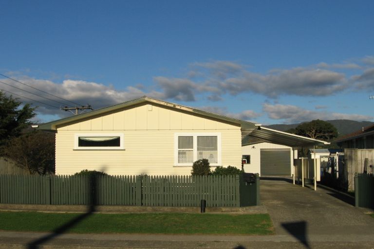 Photo of property in 18 Parkway, Wainuiomata, Lower Hutt, 5014