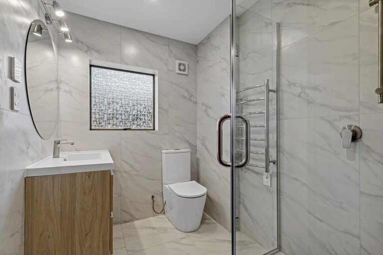 Photo of property in 13 Tarahanga Street, Northcote, Auckland, 0627