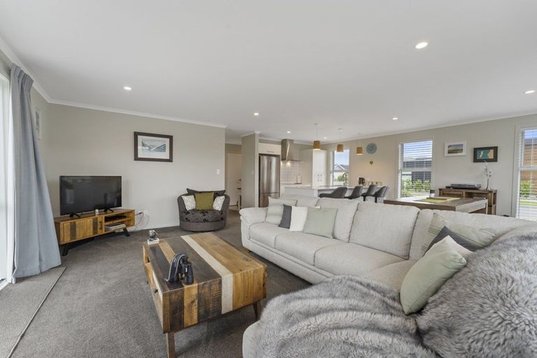 Photo of property in 3 Tapuhikura Street, Waikanae, 5036