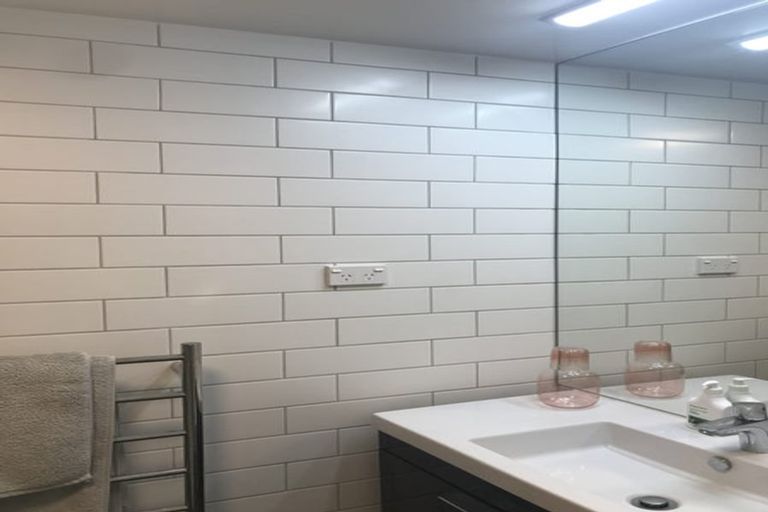 Photo of property in Frame Apartments, 1401/111 Molesworth Street, Thorndon, Wellington, 6011