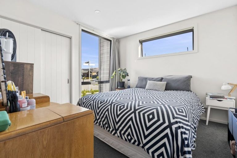 Photo of property in 5 Mount Creighton Crescent, Wanaka, 9305