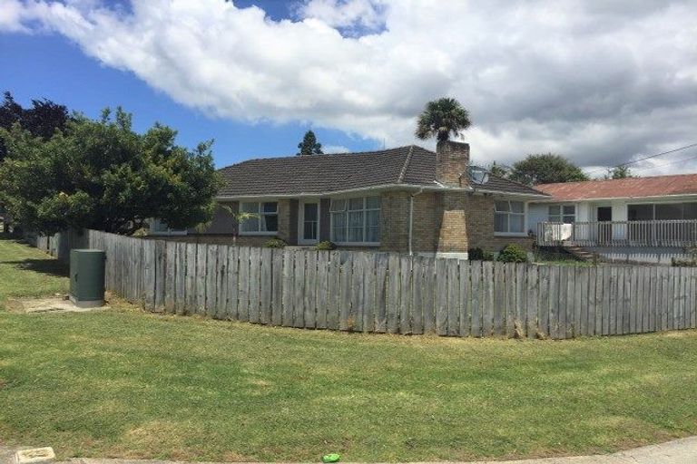 Photo of property in 262 Hepburn Road, Glendene, Auckland, 0602