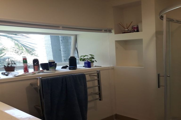 Photo of property in 20 Fowler Street, Northcote, Auckland, 0627