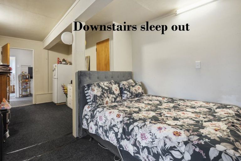 Photo of property in 12 Lane Crescent, Tawa, Wellington, 5028