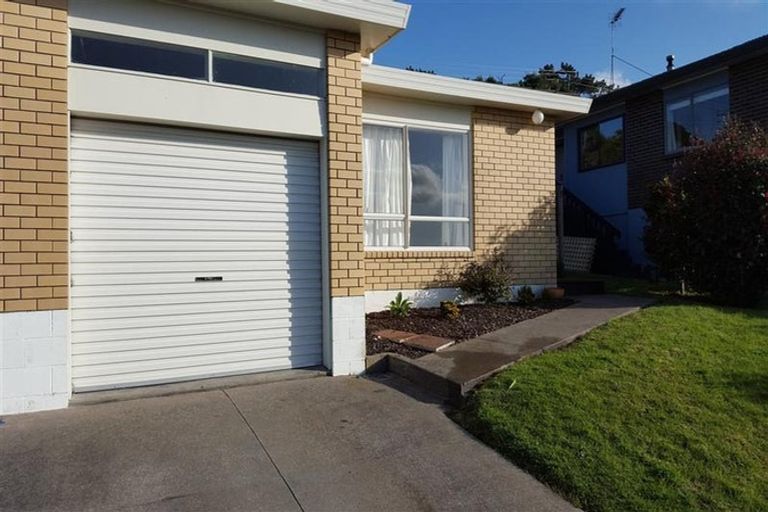 Photo of property in 12 Carl Place, Unsworth Heights, Auckland, 0632