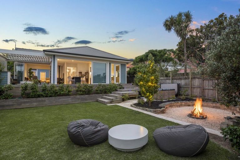 Photo of property in 11 Ewen Alison Avenue, Devonport, Auckland, 0624