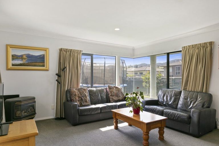 Photo of property in 104 Westchester Drive, Churton Park, Wellington, 6037