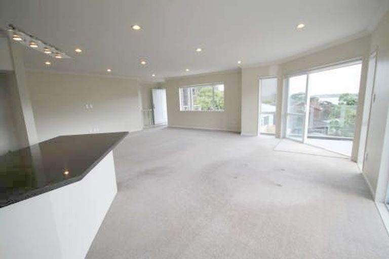 Photo of property in 97a Island Bay Road, Beach Haven, Auckland, 0626