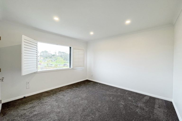 Photo of property in 3 Ballintra Close, Pinehill, Auckland, 0632