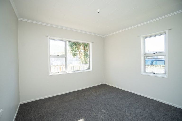 Photo of property in 3 Seddon Street, Takaro, Palmerston North, 4412