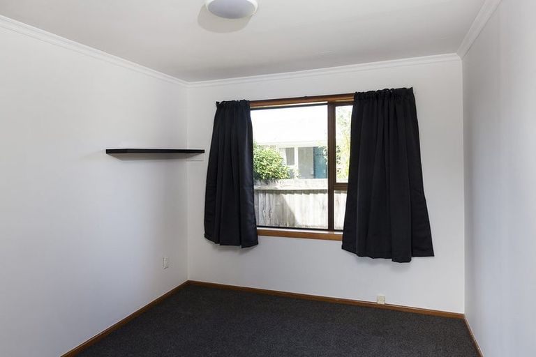 Photo of property in 11 Eglinton Street, Avondale, Christchurch, 8061
