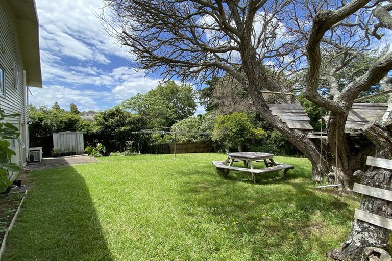 Photo of property in 14 Rotoiti Avenue, Pakuranga Heights, Auckland, 2010