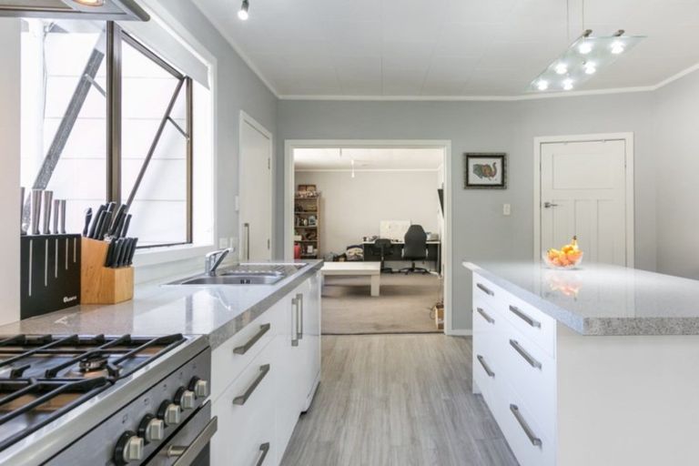 Photo of property in 61 Milton Road, Bluff Hill, Napier, 4110