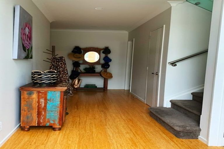 Photo of property in 17 Turutu Place, Long Bay, Auckland, 0630