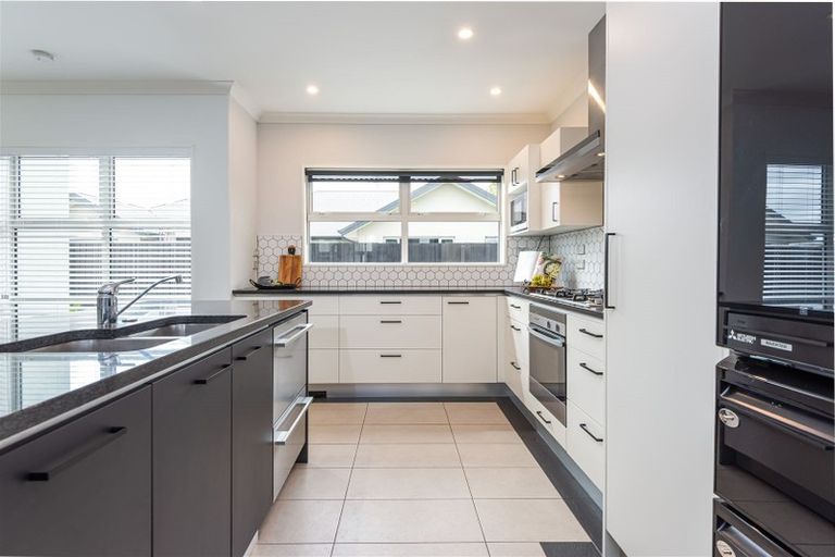 Photo of property in 28 James Hight Drive, Halswell, Christchurch, 8025