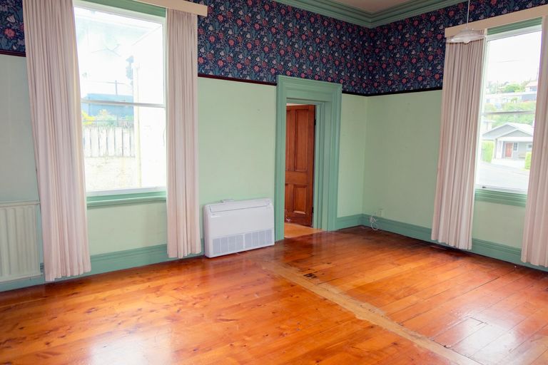 Photo of property in 1 Ure Street, South Hill, Oamaru, 9400