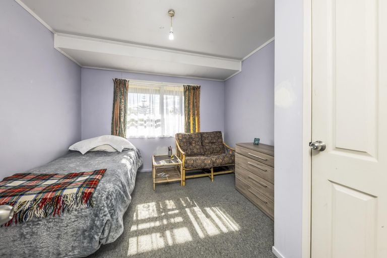 Photo of property in 22 Trounson Avenue, Clendon Park, Auckland, 2103