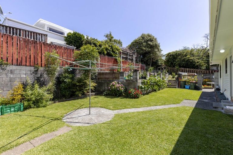 Photo of property in 32 Beaumont Crescent, Frankleigh Park, New Plymouth, 4310
