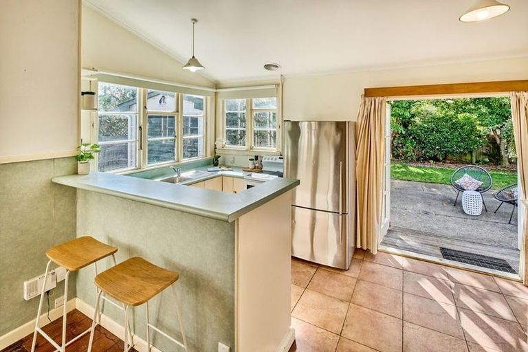 Photo of property in 30 Whites Line West, Woburn, Lower Hutt, 5010