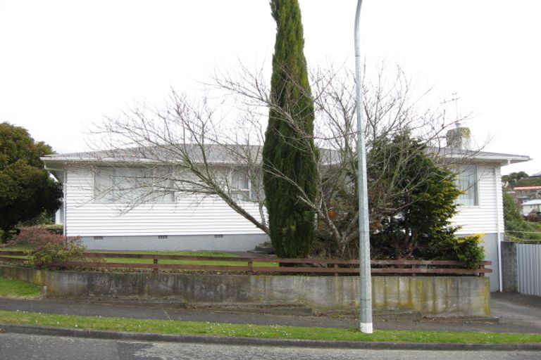 Photo of property in 5 Kendal Place, Merrilands, New Plymouth, 4312