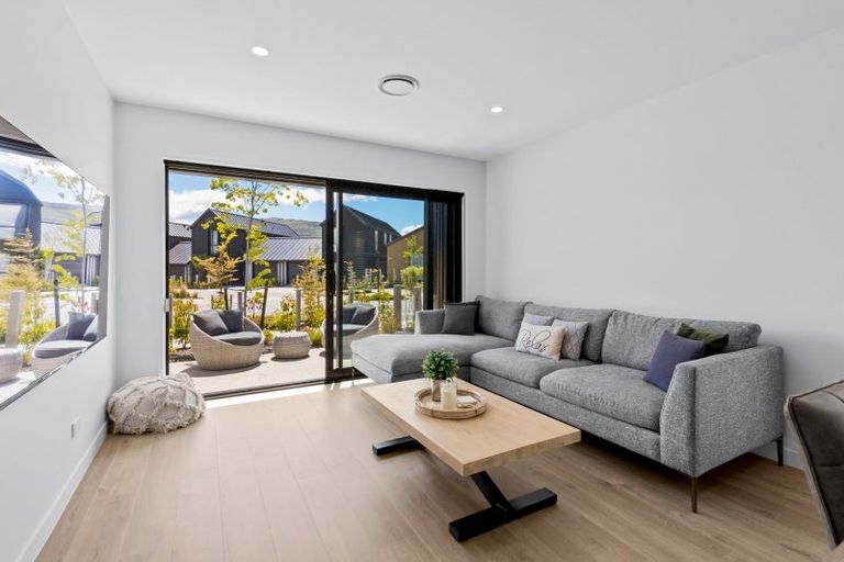 Photo of property in 17 Inder Street, Jacks Point, 9371