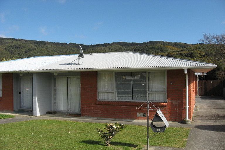 Photo of property in 2/46 Wood Street, Wainuiomata, Lower Hutt, 5014