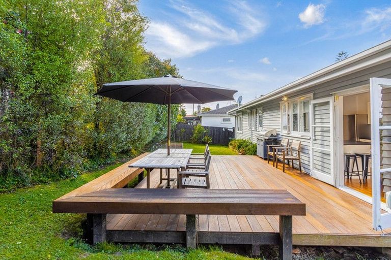 Photo of property in 1/6 Braebank Lane, Te Atatu South, Auckland, 0610