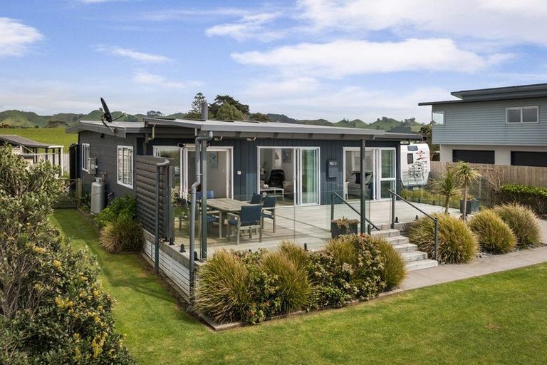 Photo of property in 138 Seaforth Road, Waihi Beach, 3611